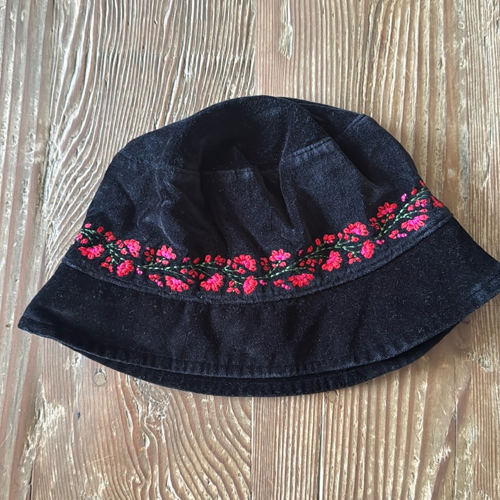 BLACK VELVET BUCKET HAT with embroidered flowers 12-24 mo